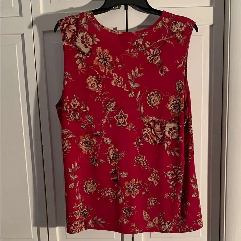 Lane Bryant Red Floral V-Neck Sleeveless Blouse EUC - Picture 4 of 6